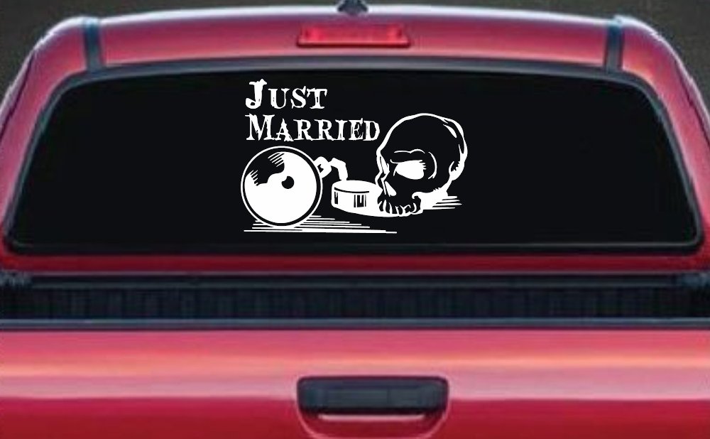 Just Married Ball Chain Skull Car Truck Window Vinyl Decal Sticker (White)
